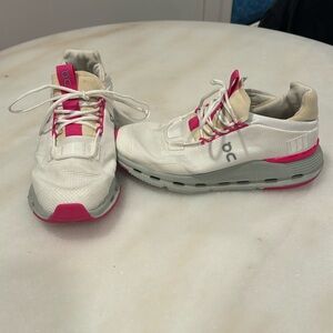 On Cloud- only worn a few times